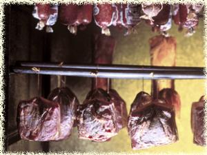 Schinken in der R ucherkammer